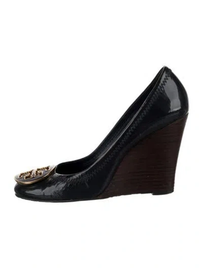 Pre-owned Tory Burch Patent Leather Pumps In Black
