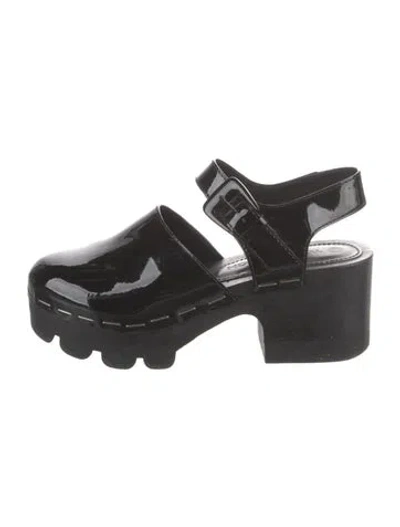 Pre-owned Tory Burch Patent Leather Pumps In Black
