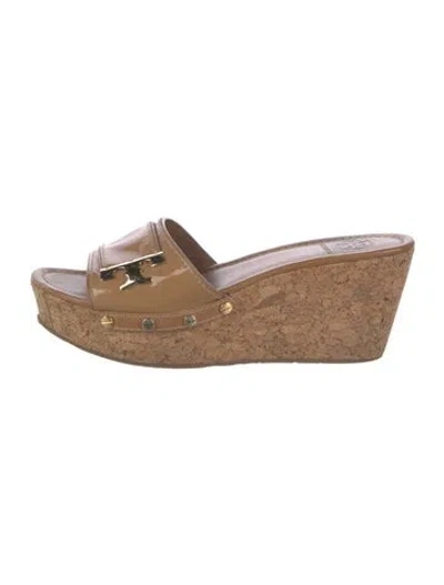 Pre-owned Tory Burch Patent Leather Studded Accents Slides In Neutral