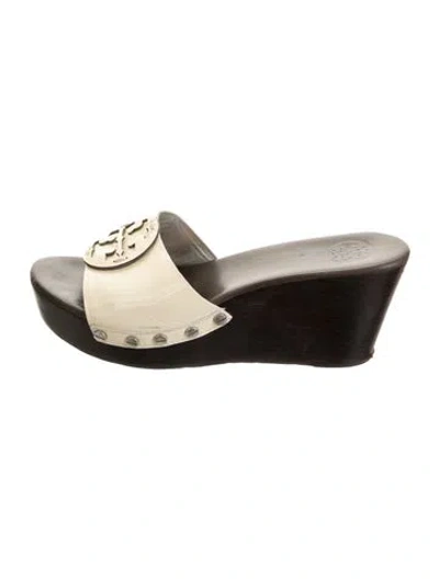 Pre-owned Tory Burch Patent Leather Studded Accents Slides In Neutrals