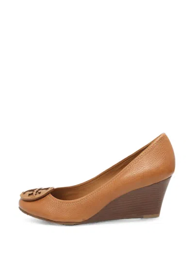 Pre-owned Tory Burch Sally Wedge Pumps In Brown