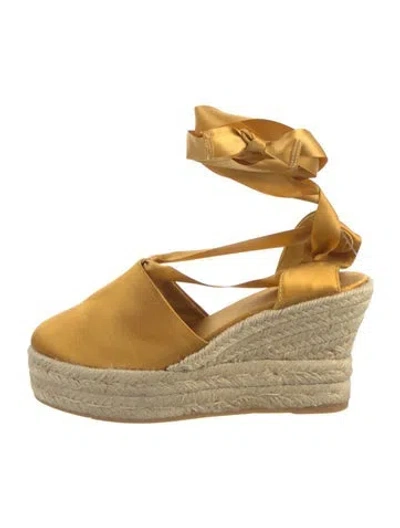 Pre-owned Tory Burch Satin Pumps In Yellow