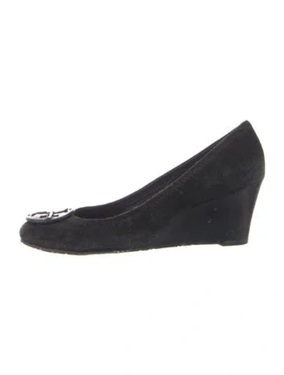 Pre-owned Tory Burch Signature Logo Suede Pumps In Blue