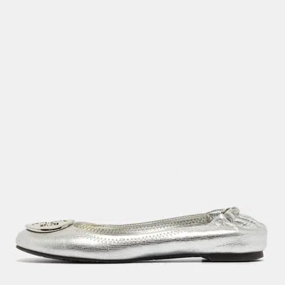 Pre-owned Tory Burch Silver Leather Reva Scrunch Ballet Flats Size 37