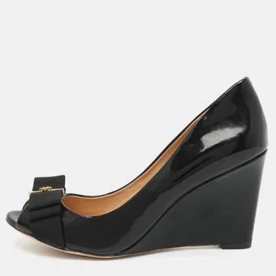 Pre-owned Tory Burch Size 39 Black Patent Leather Peep Toe Wedge Pumps