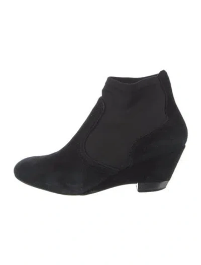 Pre-owned Tory Burch Suede Chelsea Boots In Black