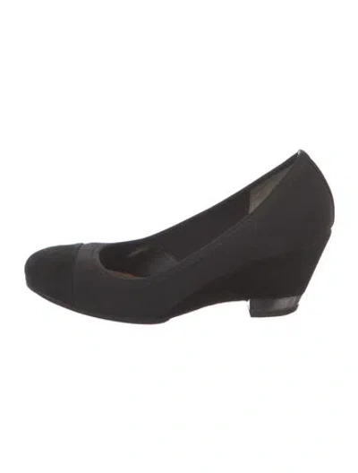 Pre-owned Tory Burch Suede Pumps In Black