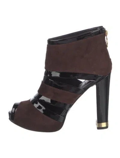 Pre-owned Tory Burch Suede Pumps In Brown