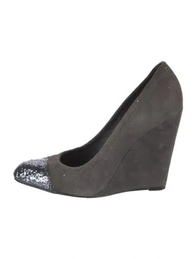 Pre-owned Tory Burch Suede Pumps In Gray