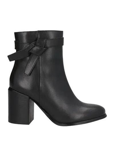 Tosca Blu Studio Woman Ankle Boots Black Size 7 Soft Leather