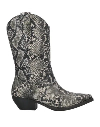 Tosca Blu Ankle Boots In Beige