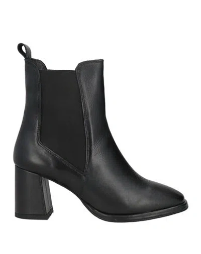 Tosca Blu Woman Ankle Boots Black Size 7 Leather