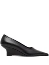 Totême Sharp Naplack Wedge Pumps Bark In Black