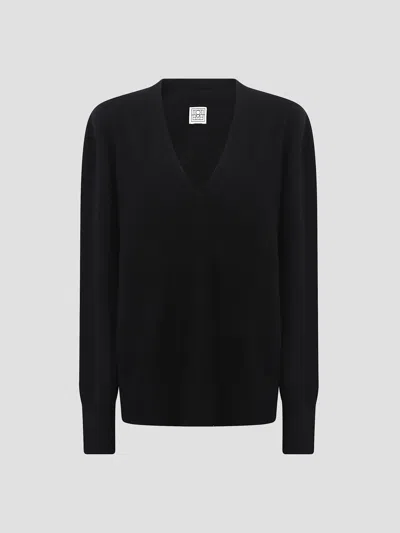 Totême Toteme Classic V-neck Sweater In Black