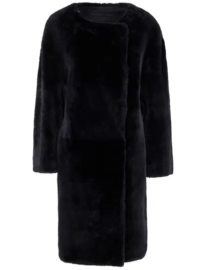 Totême Collarless Shearling Coat In Black