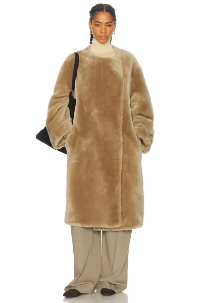 TOTÊME COLLARLESS SHEARLING COAT