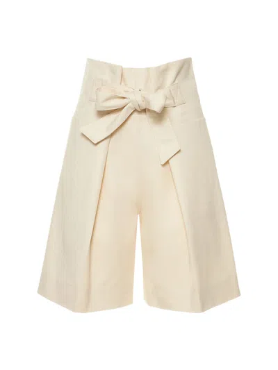 Totême Cream Short Pants With Elegant Female Belt In White