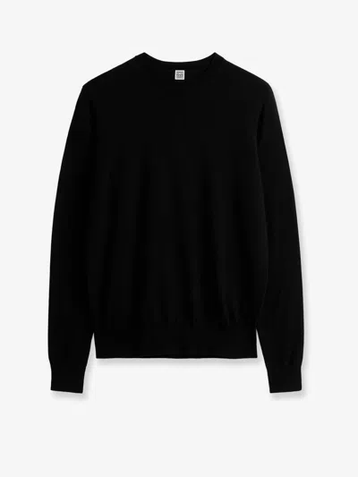Totême Fine Crew Knit Wool And Silk Blend Sweater In Black