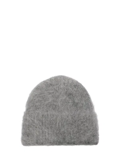 Totême Toteme Fuzzy Knit Beanie In Grey