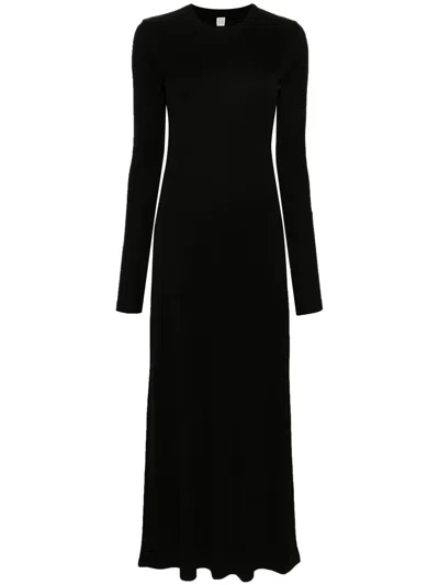 Totême Long-sleeve Slouch Waist Viscose Dress In Black