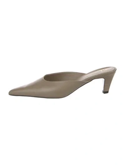 Pre-owned Totême Leather Mules In Neutral
