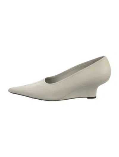Pre-owned Totême Leather Pumps In Neutrals/white