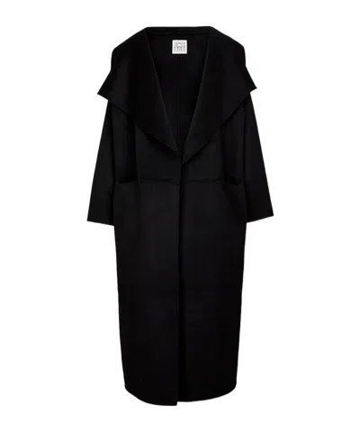 Totême Long-sleeved Coat In Black