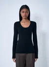 Totême Womens Black Ribbed Scoop-neck Stretch-wool Blend Top In Black