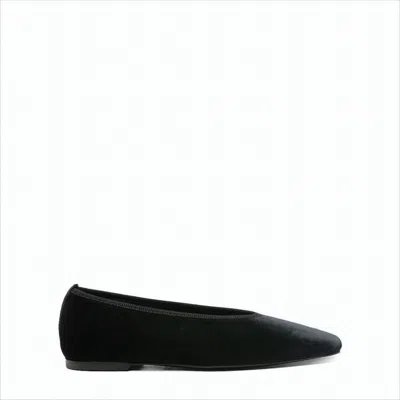 Totême Minimalist Black Leather Flat Shoes With Pointed Toe In Multi