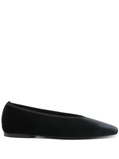 Totême Minimalist Velvet Ballerinas In Black