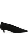 Totême Pumps Mit Spitzer Kappe In Black