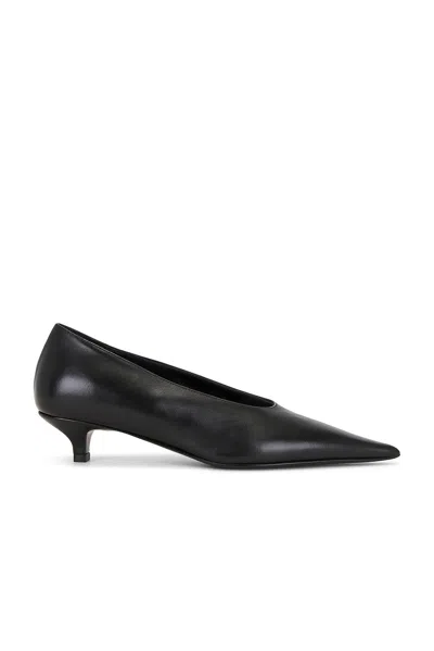 Totême Sharp Nappa Kitten Pumps In Black