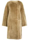 Totême Knee Length Shearling Coat And Pockets In Brown