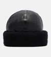 Totême Shearling-trimmed Leather Hat In Black