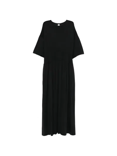 Totême Short-sleeve Pleated Midi Dress In Black