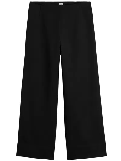 Totême Toteme Soft Viscose Trousers With Waist Pleats And Straight Leg In Black