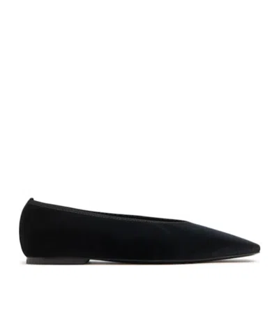 Totême Minimalist Velvet Ballerinas In Black
