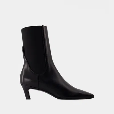 Totême Toteme The Mid Heel Boots In Black