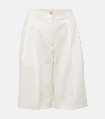 Totême 棉质斜纹布中腰短裤 In White