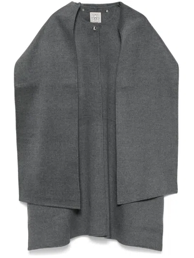 Totême Mantella With Scarf In Grigio