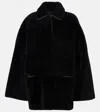 Totême Teddy Shearling Overcoat Jacket In Black