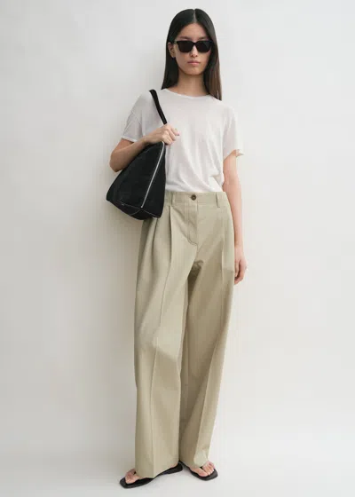 Totême Relaxed Chino Trousers Desert In Green