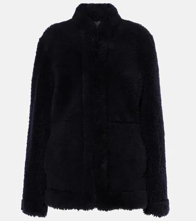 Totême Cinched Shearling Jacket In Navy In Blue