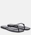 TOTÊME THE KNOT LEATHER THONG SANDALS