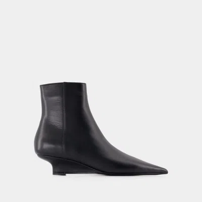 TOTÊME TOTEME SHARP ANKLE BOOTS