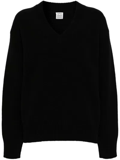 Totême Wool And Cashmere Blend V-necked Jumper In Black