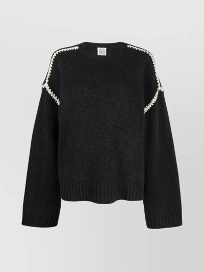 TOTÊME WOOL CREW NECK JUMPER WITH WHIPSTITCH DETAILING