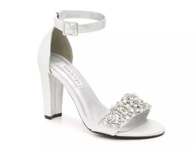 Touch Ups By Benjamin Walk Felicity Sandal In Metallic
