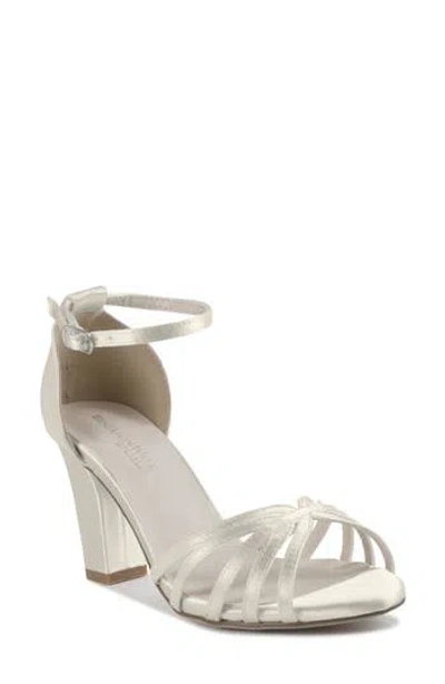 Touch Ups Lauren Sandal In White