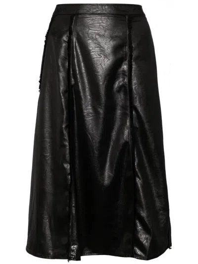 Tout A Coup Faux Leather Midi Skirt In 黑色